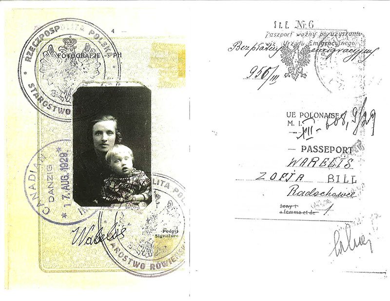 Deux pages de vieux document, à gauche une jeune femme avec un enfant et trois timbres et signature. Détails du côté droit de l’utilisateur et du timbre, numéro de série et signature.