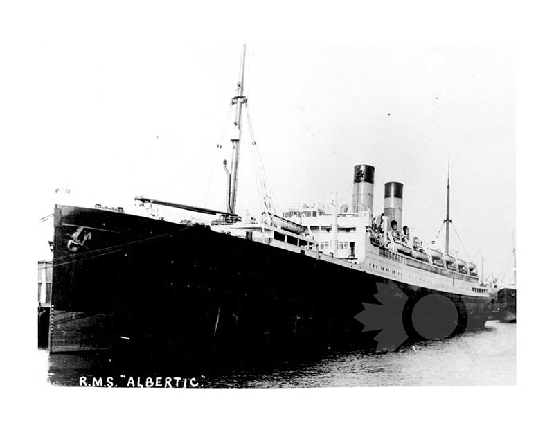 Black and white photo of the ship Albertic