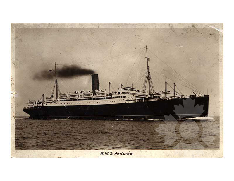Photo en noir et blanc du navire Antonia (RMS)