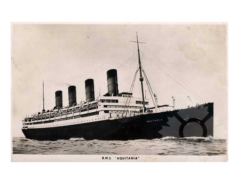 Photo en noir et blanc du navire Aquitania (RMS)