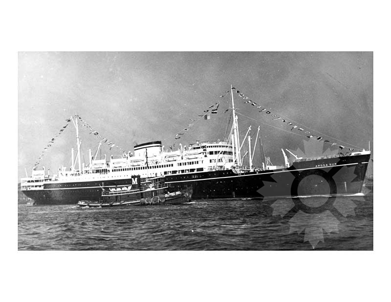 Photo en noir et blanc du navire Arosa Sun (MS)