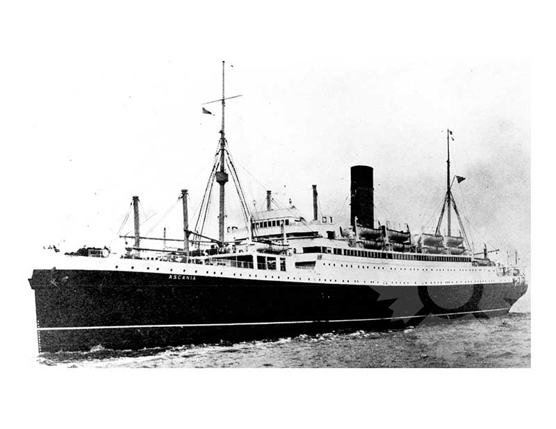 Photo en noir et blanc du navire Ascania II (RMS)
