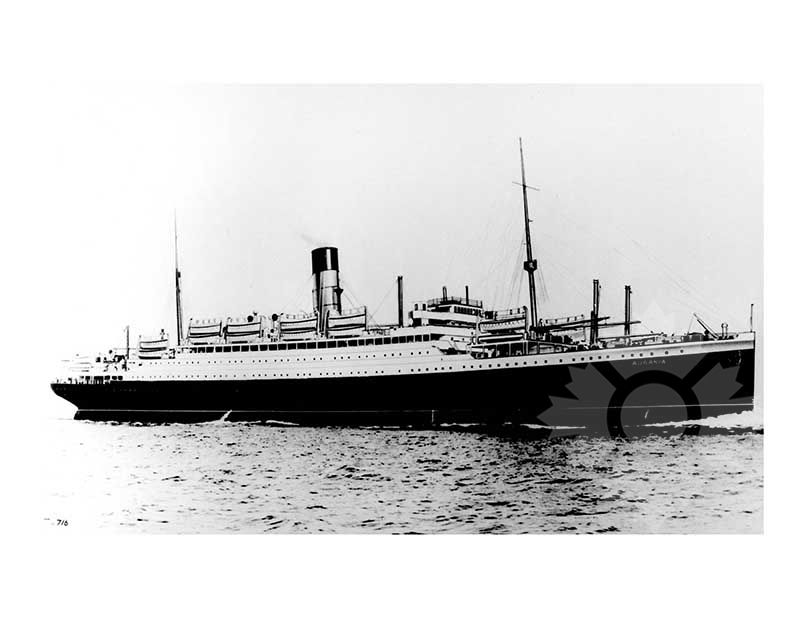 Photo en noir et blanc du navire Aurania (RMS)
