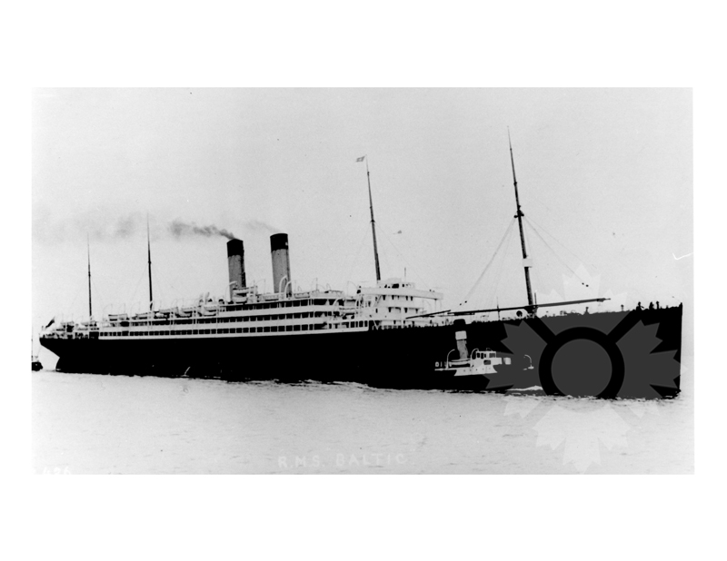 Photo en noir et blanc du navire Baltic (RMS)