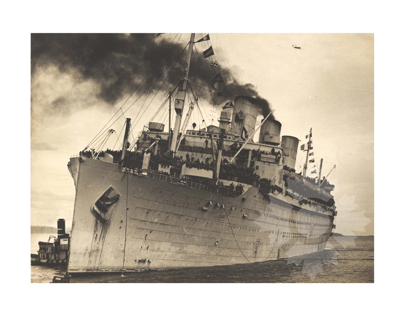 Photo en noir et blanc du navire Ile de france (SS) (1926-1959) WWII