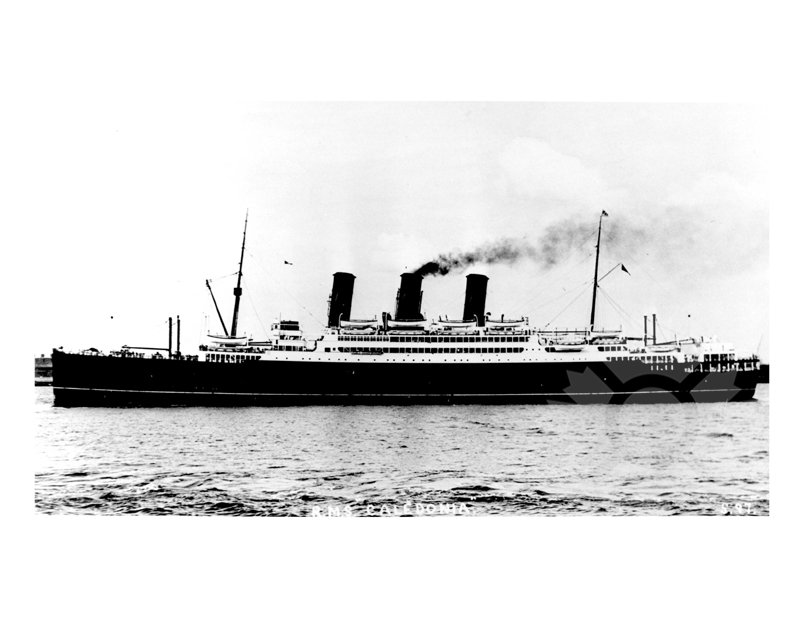 Photo en noir et blanc du navire caledonia IV (RMS)