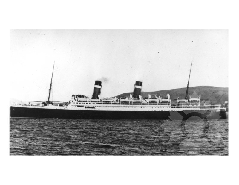 Photo en noir et blanc du navire Calgarian (RMS)