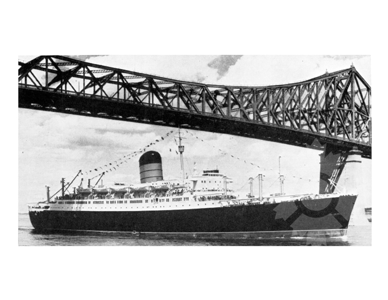 Photo en noir et blanc du navire Carinthia III (RMS)