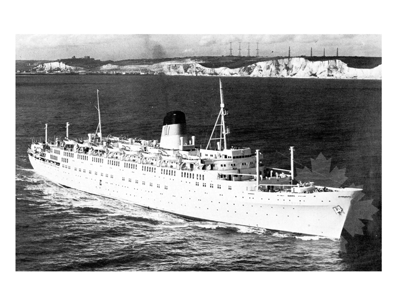 Photo en noir et blanc du navire Olympia (TS) (1953-1974)