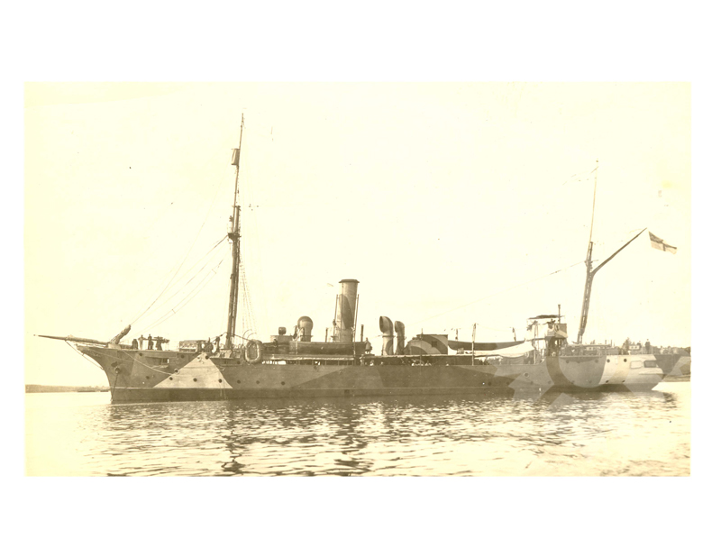 Photo en noir et blanc du navire Shearwater (HMS) (1900-1922)