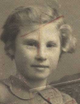 Détail de Filomina di Pietro dans la photo de passeport délivré à Maria Pittarelli, 1952. Musée canadien de l’immigration du Quai 21 (DI2013.1819.2b).