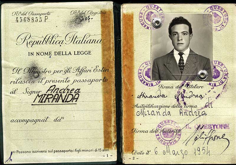 Passeport délivré à Andrea Miranda, 1954. Musée canadien de l’immigration du Quai 21 (DI2013.1806.4b).