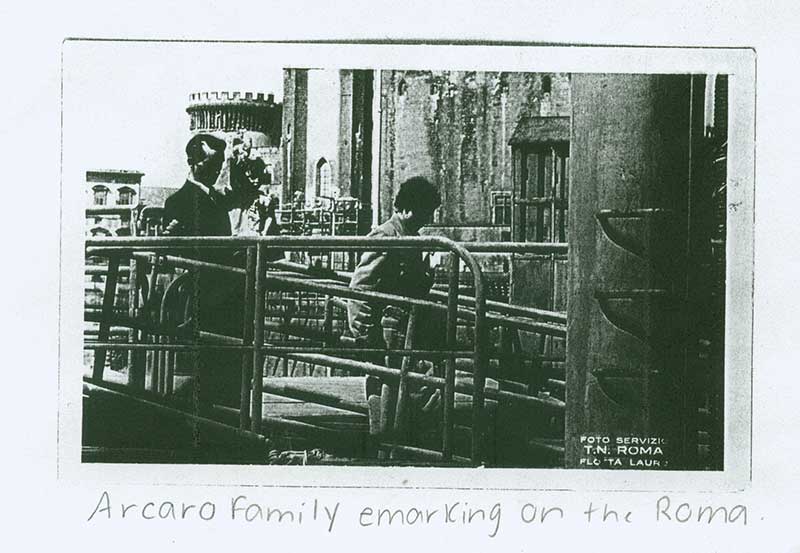 La famille Arcaro à bord du S.S. Roma. Image courtoisie d’Angiolina Arcaro.