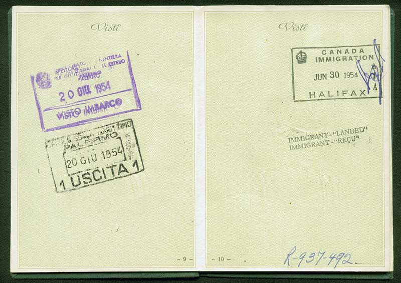 Passeport délivré à Antonina di Paolo Miceli, 1954. Musée canadien de l’immigration du Quai 21 (DI2013.1805.3b).