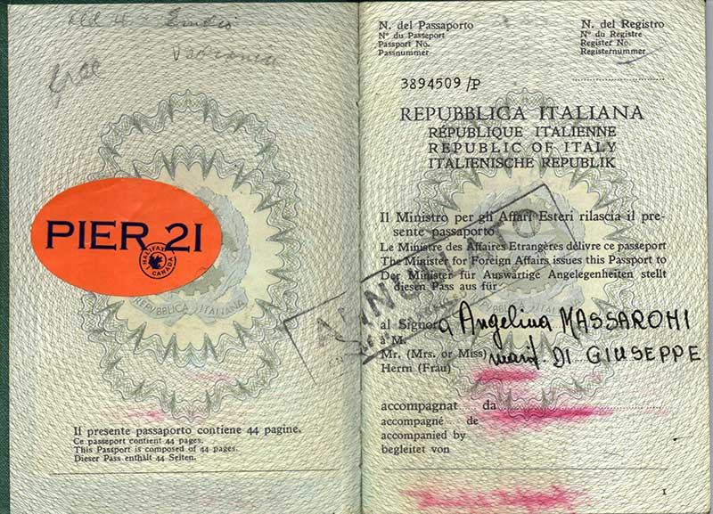 Passeport délivré à Angelina Massarohi Di Giuseppe, vers 1964. Musée canadien de l’immigration du Quai 21 (DI2013.1788.10f).