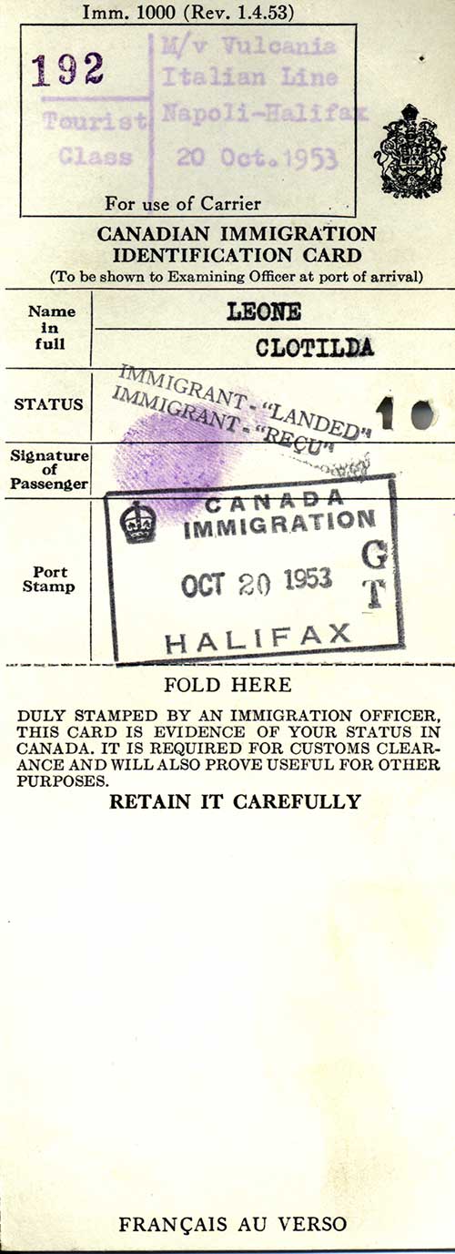 Carte d’identité d’immigration canadienne délivrée à Clotilda Leone, 1953. Musée canadien de l’immigration du Quai 21 (DI2013.1799.1).