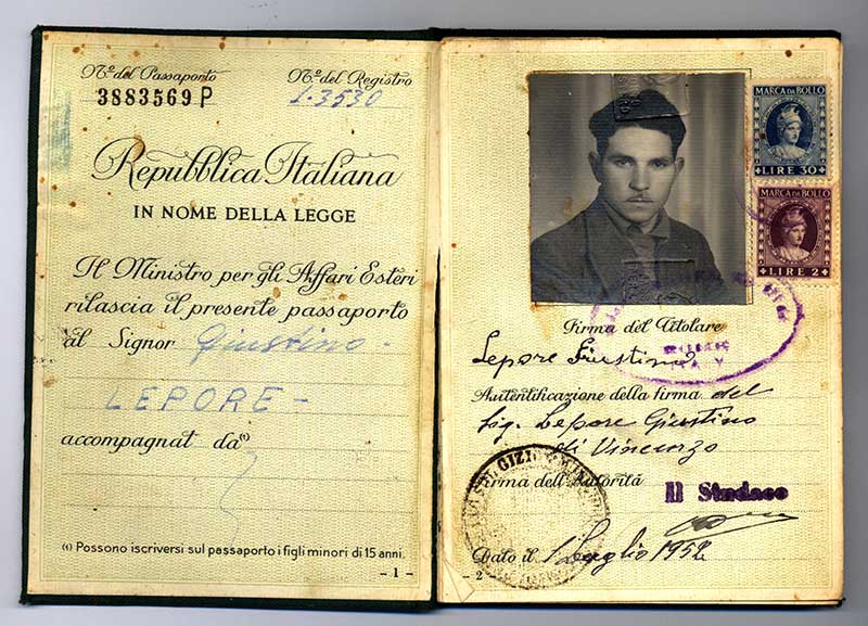 Passeport délivré à Lepore Giustino, 1952. Musée canadien de l’immigration du Quai 21 (DI2013.1802.1a).