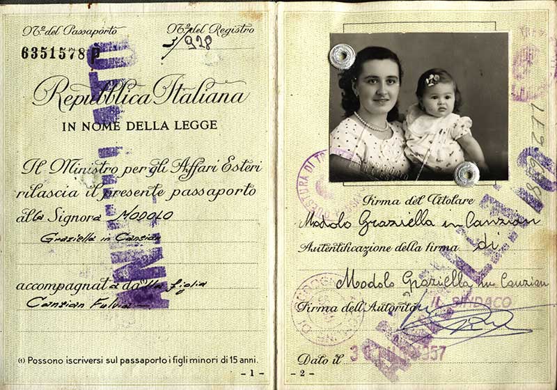 Passeport délivré à Graziella Canzian, 1957. Musée canadien de l’immigration du Quai 21 (DI2013.1781.1a).