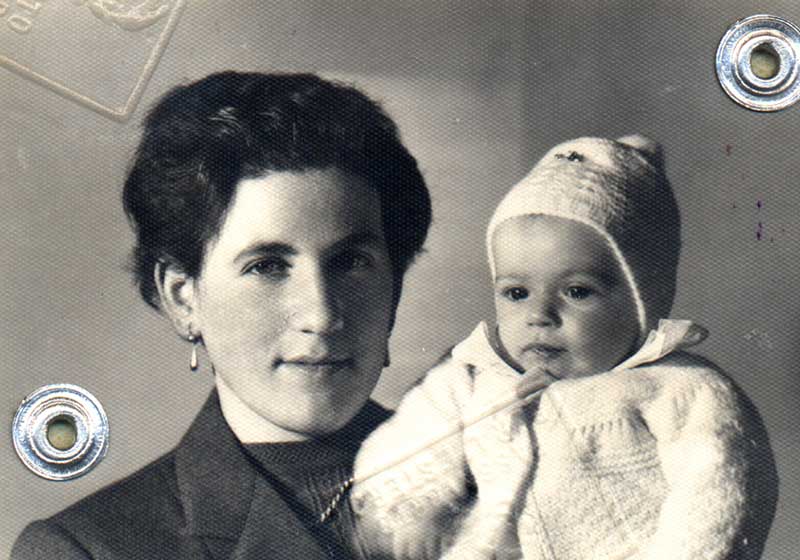Détail du passeport délivré à Imperia Di Simone et son enfant, 1959. Musée canadien de l’immigration du Quai 21 (DI2013.1787.3b).