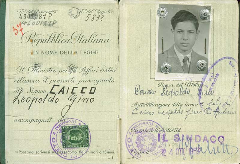Passeport délivré à Leopoldo Gino Caicco, 1953. Musée canadien de l’immigration du Quai 21 (DI2013.1778.1a).