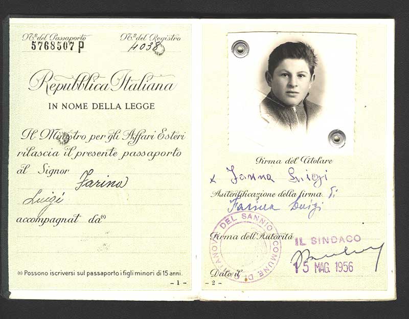 Passeport délivré à Luigi Farina, 1956. Musée canadien de l’immigration du Quai 21 (DI2013.1791.a).