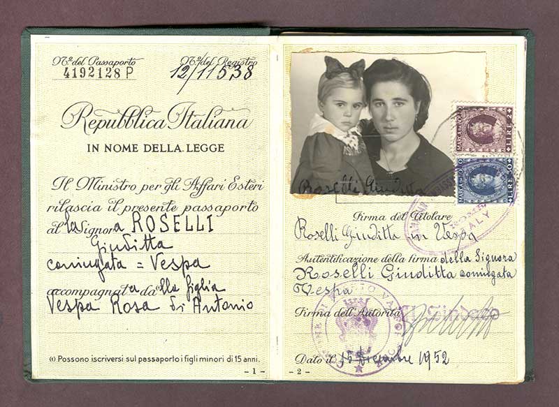 Passeport délivré à Roselli Giuditta à Vespa, 1952. Musée canadien de l’immigration du Quai 21 (DI2013.1909.1a).