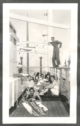 Photo tirée de l’album de la famille Clearwater, vers 1950. Musée canadien de l’immigration du Quai 21 (R2013.1826.1a-m).  