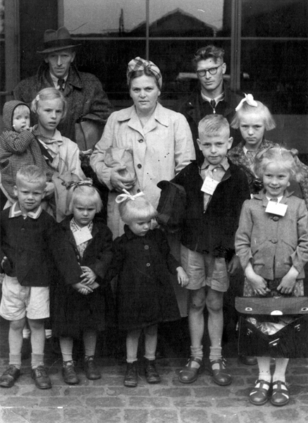 Sietske Bellsmith-Flietstra et sa famille, en juin 1953. Musée canadien de l’immigration du Quai 21 (DI2013.1532.1).