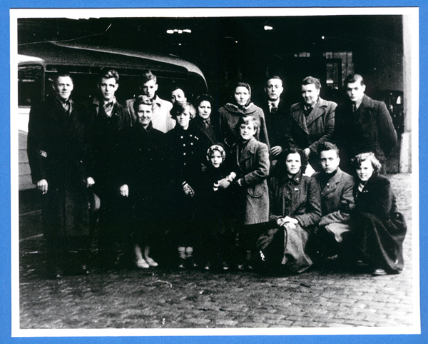 Betty Groenenboom et sa famille, à leur arrivée au Canada, le 30 janvier 1952. Musée canadien de l’immigration du Quai 21 (DI2013.1545.3).