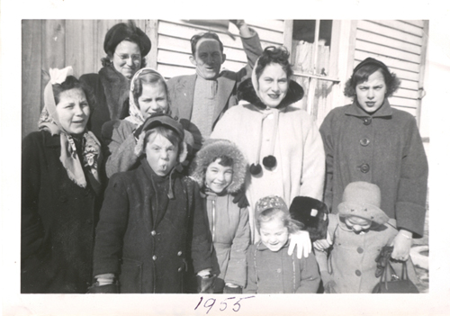 La famille Grunthal, en 1955. Musée canadien de l’immigration du Quai 21 (DI2013.1672.4).