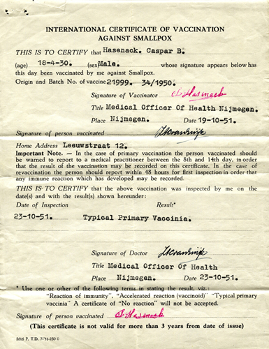Certificat de vaccination contre la variole délivré à Casper Hasenack, en 1951. Musée canadien de l’immigration du Quai 21 (DI2013.1681.8).