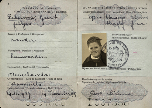 Passeport délivré à Gerald Pebesma. Musée canadien de l’immigration du Quai 21 (DI2013.1683.6a).