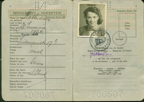 Passeport délivré à Johanna Prins. Musée canadien de l’immigration du Quai 21 (DI2013.1560.12).