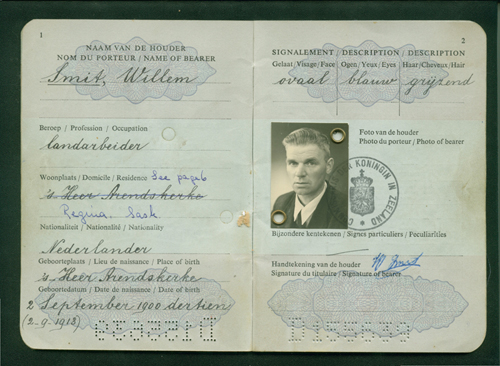 Passeport délivré à Willem Smit, en 1952. Musée canadien de l’immigration du Quai 21 (DI2013.1641.4a).