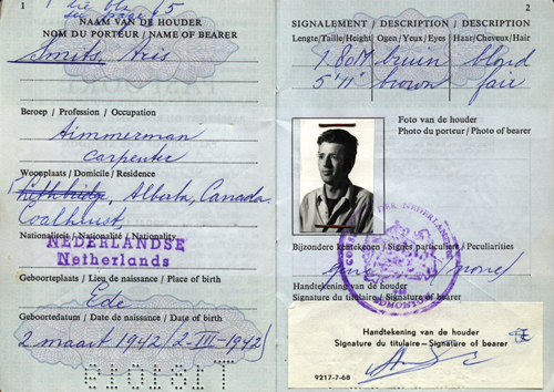 Passeport délivré à Aris Smit. Musée canadien de l’immigration du Quai 21 (DI2013.1564.1).