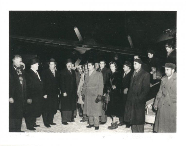 First Hungarian refugees extended a welcome by the Honourable Hugues Lapointe at the former Montreal–Dorval airport, Montreal, Quebec, December 3, 1956. Canadian Museum of Immigration at Pier 21 (D2014.10.6).