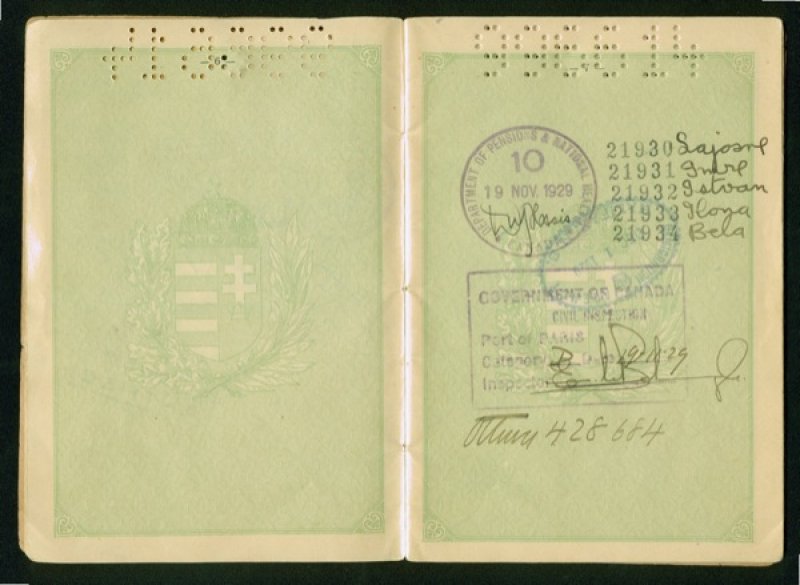 Passeport du Tuscania  appartenant Helene Miko, 1929. Musée canadien de l’immigration du Quai 21 (DI2013.1371.1).