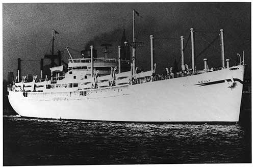Image d’archives en noir et blanc du navire Nelly.
