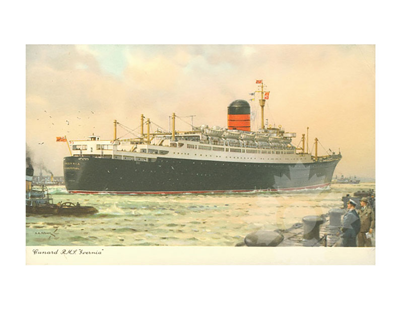 Illustration en couleur du RMS Ivernia en mer, vu de profil bâbord, avec des personnes sur le quai au premier plan.