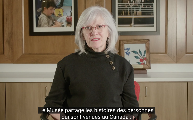 Capture d’écran de la vidéo de la réunion publique annuelle où une femme blanche, la chef de la direction par intérim Michele Mckenzie, est assise dans une salle de conférence.