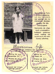 Un document avec la photographie d’une jeune fille et trois timbres.