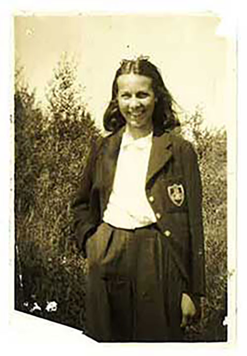 Image de Margaret Beal, portant son gilet d’école secondaire.