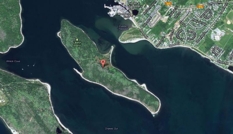 Une vie aérienne de l’Île Lawlor qui montre son contour et la verdure.
