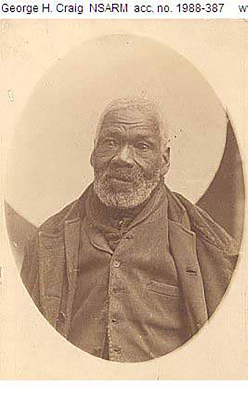 Portrait d’un homme noir dans un encadré ovale.