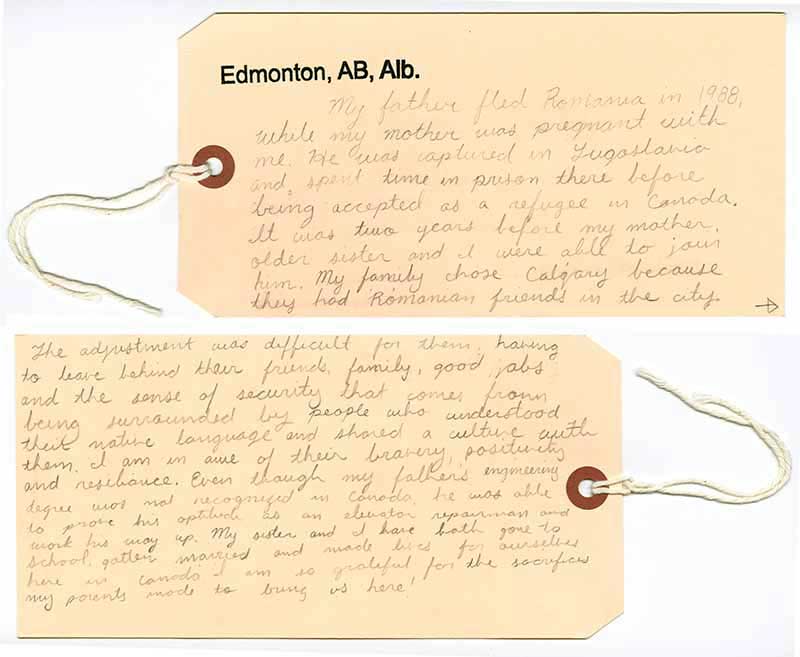 Papier brun sur lequel se trouve la superbe écriture cursive d'une jeune personne. Cette personne, qui a quitté la Roumanie en 1988 pour venir au Canada, nous réchauffe le cœur en nous racontant son histoire d'immigration.