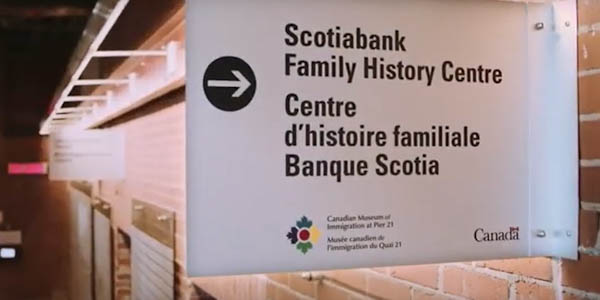 Une affiche sur laquelle c’est écrit Centre d’histoire familiale Banque Scotia