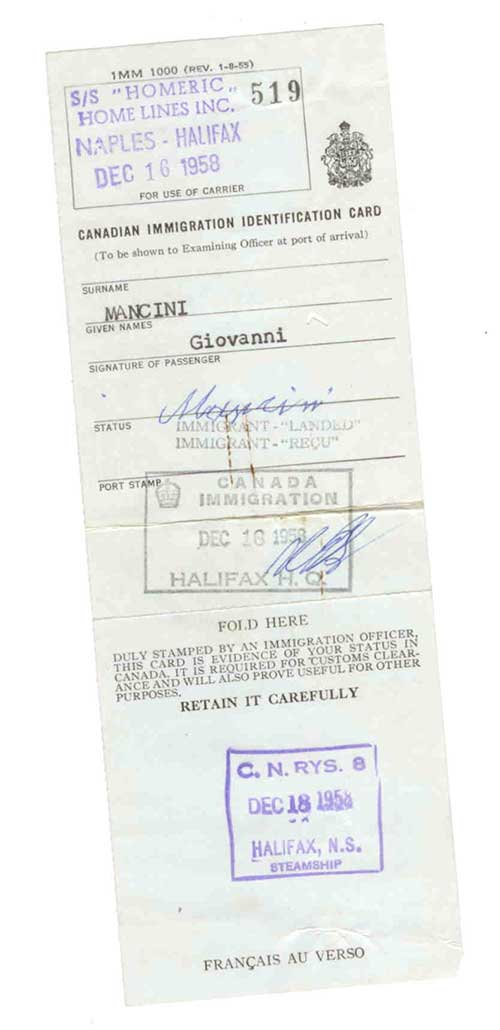 Un document de voyage avec des timbres d’immigration.