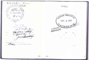 Page du passeport d’Antonio avec des écritures et des tampons .