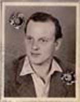 Vieille photographie de passeport du jeune Manfred.