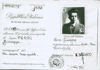 Page d’un vieux passeport italien montrant la photographie de Giuseppe Perri.